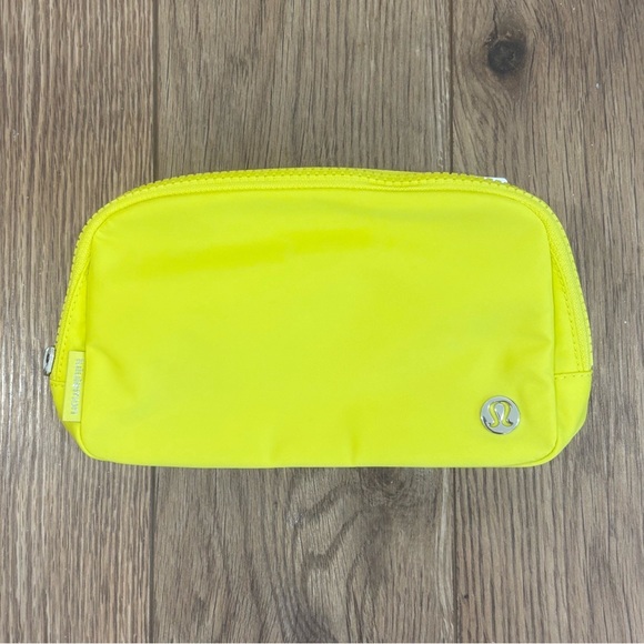 lululemon athletica Handbags - NWT Lululemon Everywhere Belt Bag In Daisy Glow